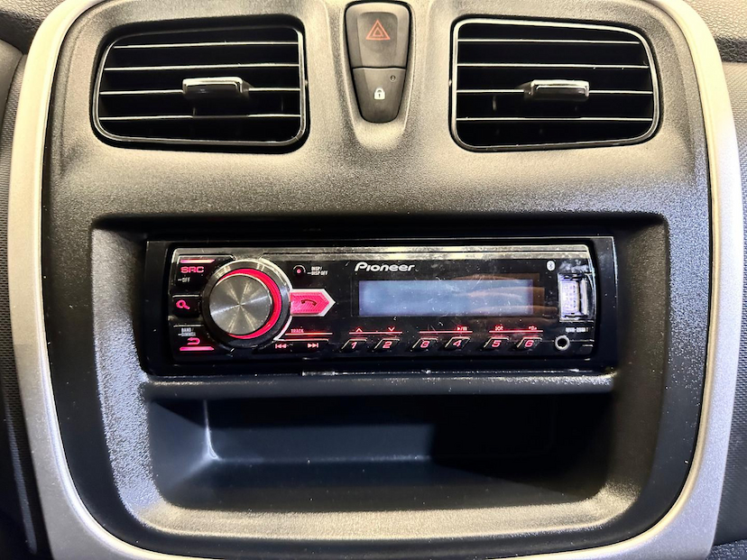 Foto do veículo RENAULT SANDERO  AUTHENTIC 1.0 12V 2018 105.443 KM 42.900,00