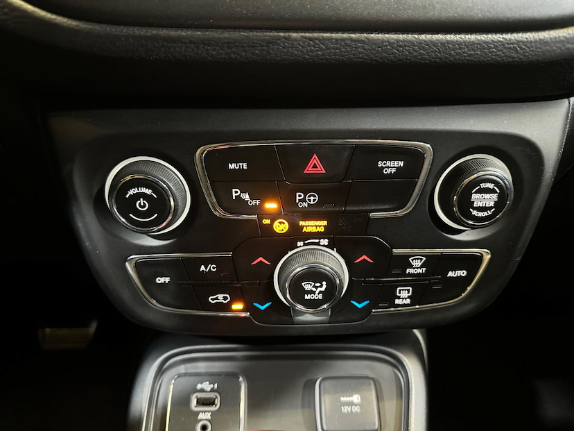 Foto do veículo JEEP COMPASS  LONGITUDE F 2020 44.887 KM 106.900,00