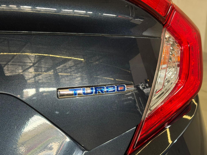 Foto do veículo HONDA CIVIC  TOURING CVT 2019 67.061 KM 138.900,00