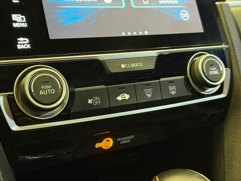 Foto do veículo HONDA CIVIC  TOURING CVT 2019 67.061 KM 138.900,00