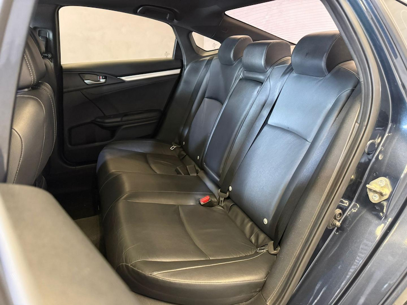 Foto do veículo HONDA CIVIC  TOURING CVT 2019 67.061 KM 138.900,00