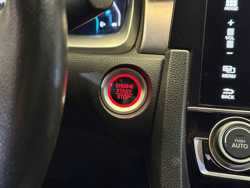 Foto do veículo HONDA CIVIC  TOURING CVT 2019 67.061 KM 138.900,00
