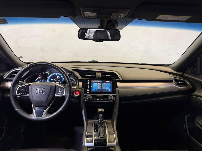 Foto do veículo HONDA CIVIC  TOURING CVT 2019 67.061 KM 138.900,00