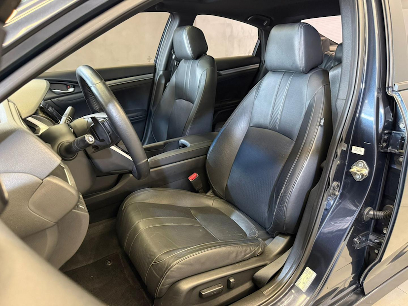 Foto do veículo HONDA CIVIC  TOURING CVT 2019 67.061 KM 138.900,00