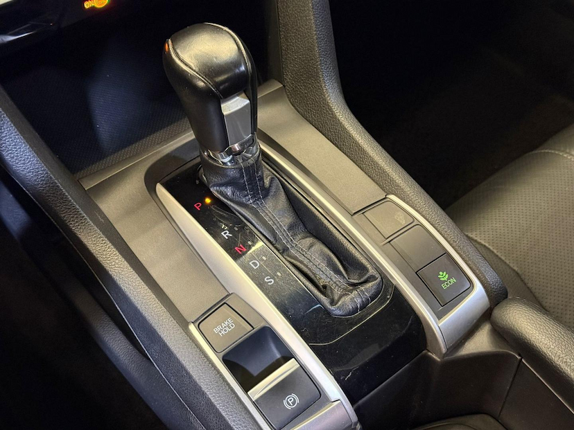 Foto do veículo HONDA CIVIC  TOURING CVT 2019 67.061 KM 138.900,00