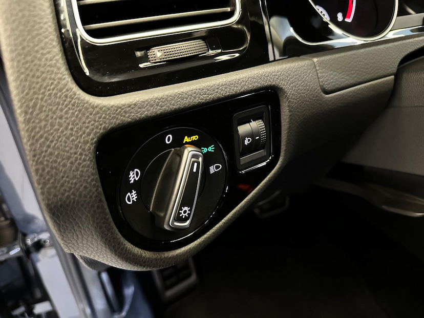 Foto do veículo VOLKSWAGEN GOLF  HIGHLINE AB 2017 82.572 KM 110.900,00