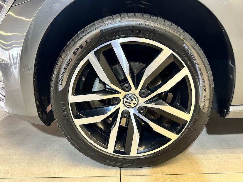 Foto do veículo VOLKSWAGEN GOLF  HIGHLINE AB 2017 82.572 KM 110.900,00