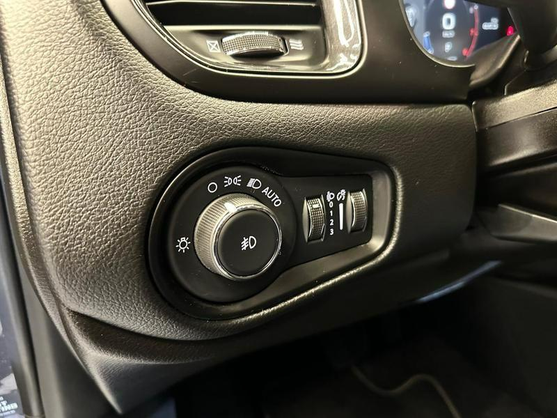 Foto do veículo JEEP RENEGADE  S T2704X4T 2022 29.775 KM 124.900,00