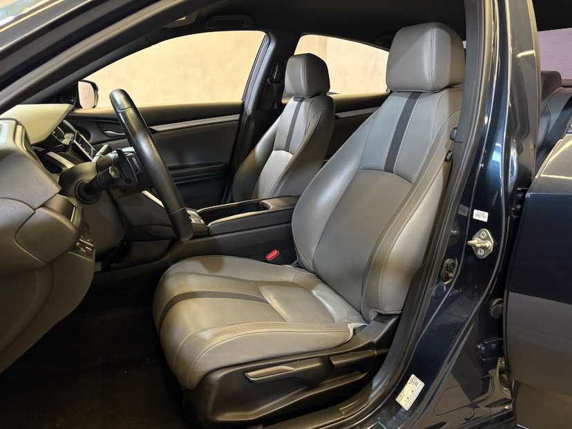 Foto do veículo HONDA CIVIC  EXL CVT 2021 60.597 KM 132.900,00