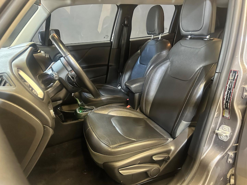 Foto do veículo JEEP RENEGADE  LNGTD AT 2021 61.480 KM 87.900,00