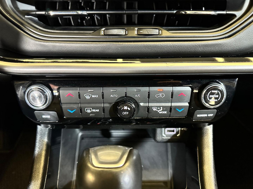 Foto do veículo JEEP COMPASS  LONG. T270 1.3 TB 4X2 FLEX AUT. 2022 21.007 KM 136.900,00