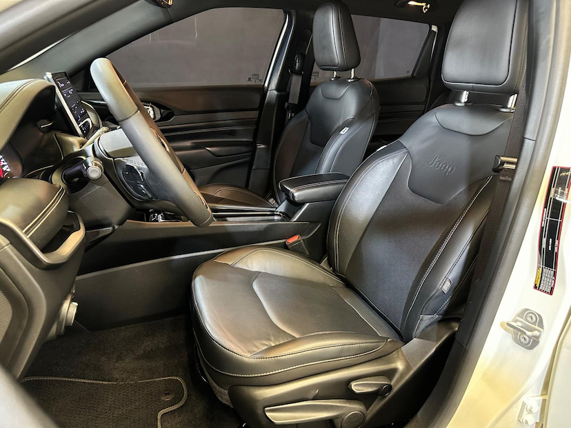 Foto do veículo JEEP COMPASS  LONG. T270 1.3 TB 4X2 FLEX AUT. 2022 21.007 KM 136.900,00