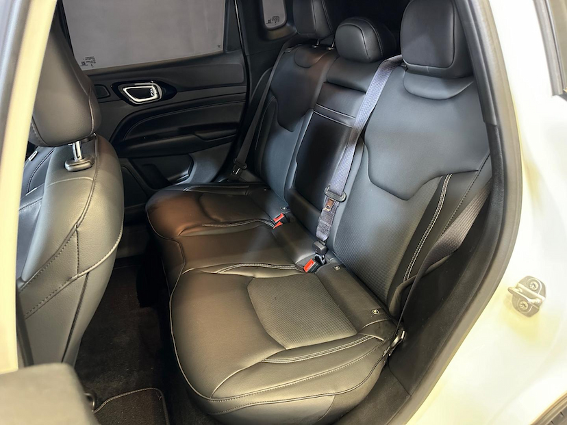 Foto do veículo JEEP COMPASS  LONG. T270 1.3 TB 4X2 FLEX AUT. 2022 21.007 KM 136.900,00