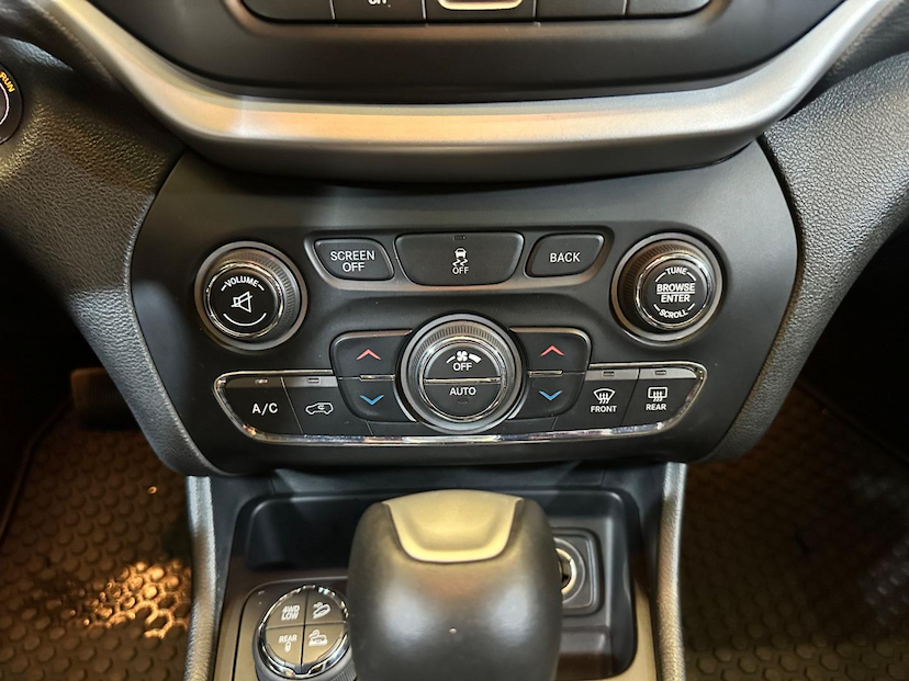 Foto do veículo JEEP CHEROKEE  TRAILHAWK 3.2 4X4 V6 AUT 2014 29.018 KM 99.900,00