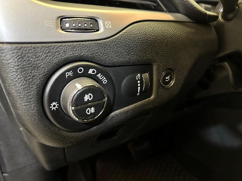 Foto do veículo JEEP CHEROKEE  TRAILHAWK 3.2 4X4 V6 AUT 2014 29.018 KM 99.900,00