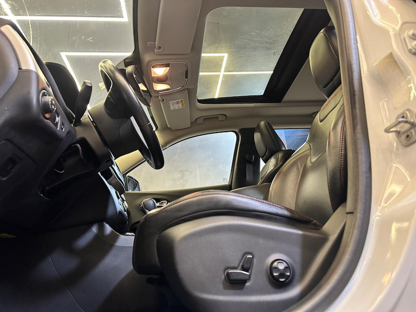 Foto do veículo JEEP CHEROKEE  TRAILHAWK 3.2 4X4 V6 AUT 2014 29.018 KM 99.900,00