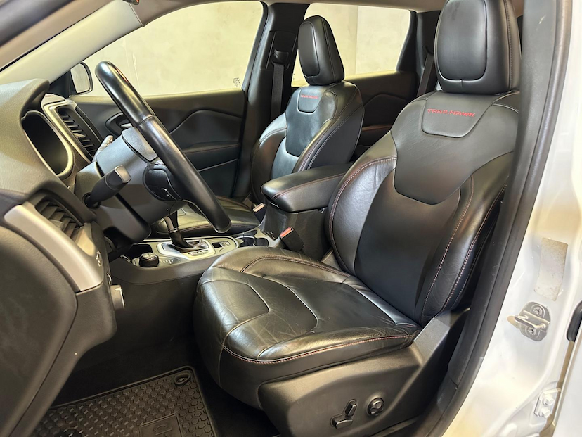 Foto do veículo JEEP CHEROKEE  TRAILHAWK 3.2 4X4 V6 AUT 2014 29.018 KM 99.900,00