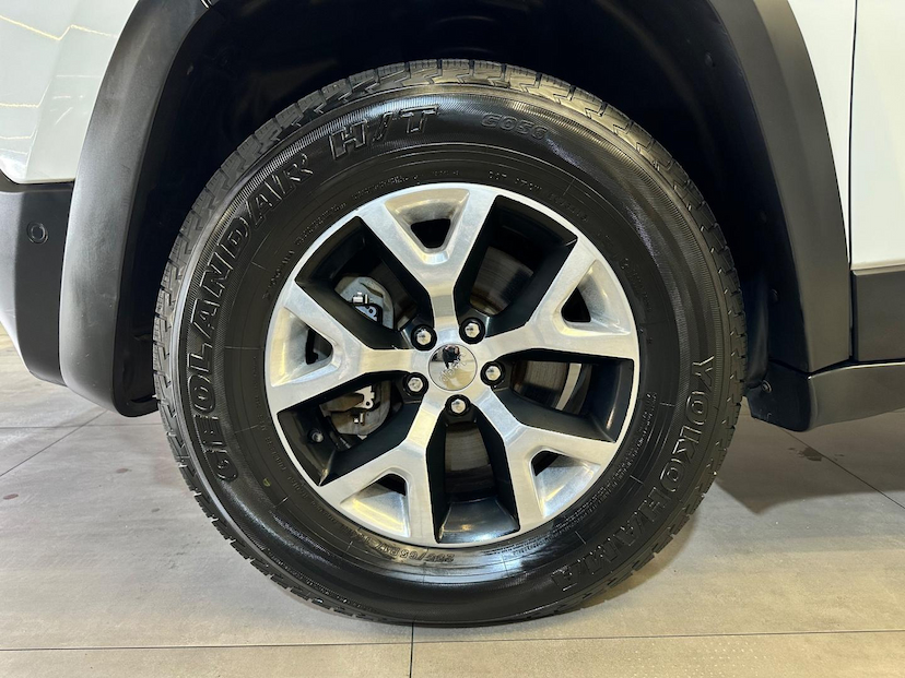 Foto do veículo JEEP CHEROKEE  TRAILHAWK 3.2 4X4 V6 AUT 2014 29.018 KM 99.900,00