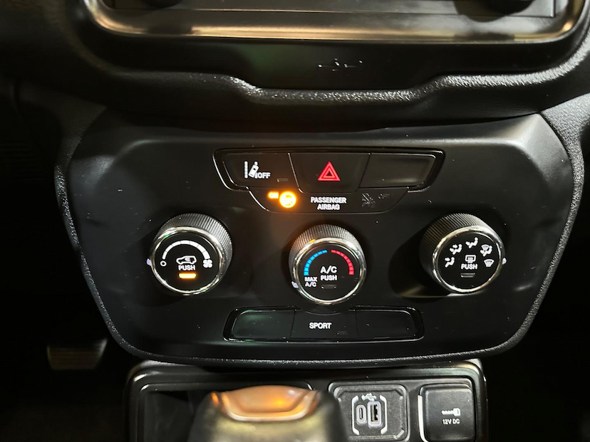Foto do veículo JEEP RENEGADE  SPORT T270 FLEX 2022 29.891 KM 99.900,00