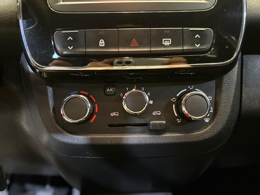 Foto do veículo RENAULT KWID  OUTSID 10MT 2021 52.953 KM 49.900,00