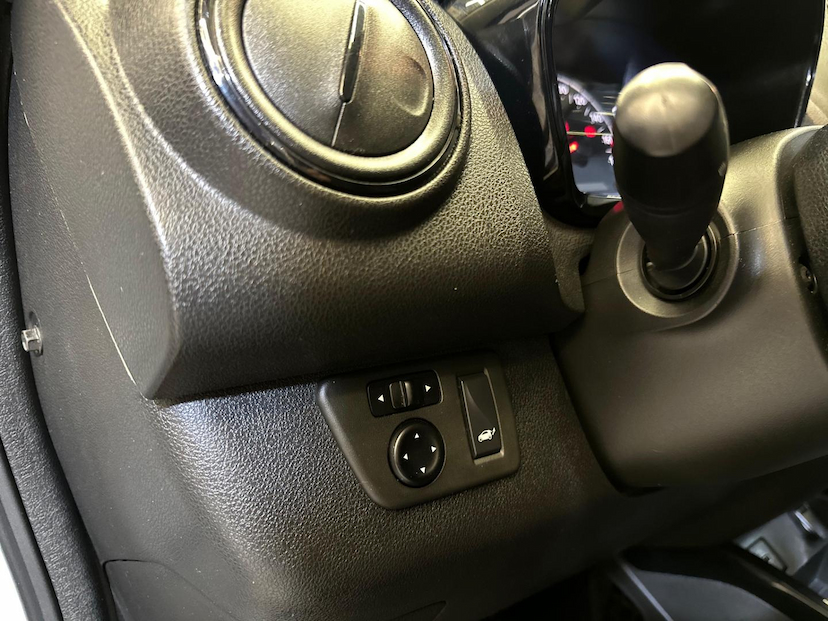 Foto do veículo RENAULT KWID  OUTSID 10MT 2021 52.953 KM 49.900,00