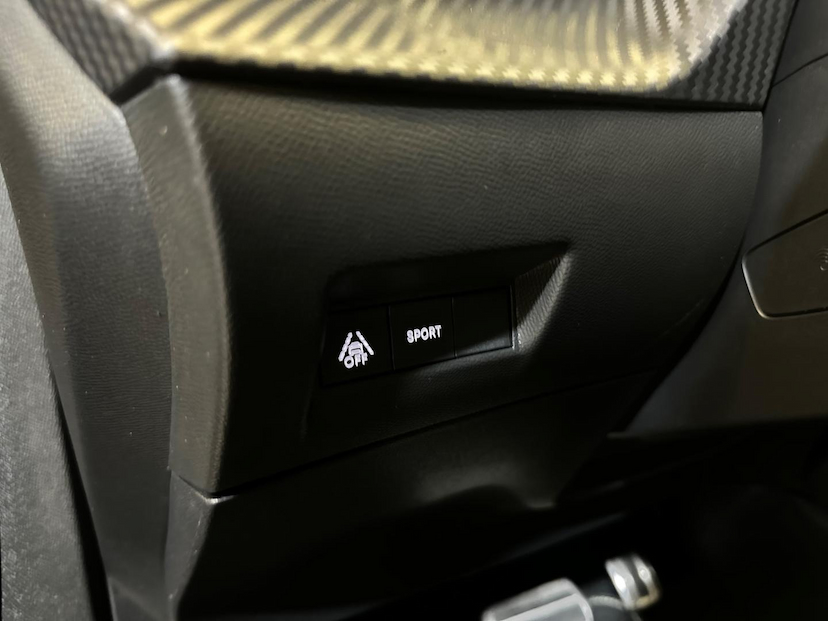 Foto do veículo PEUGEOT 2008  GT T200 2025 5.944 KM 149.900,00