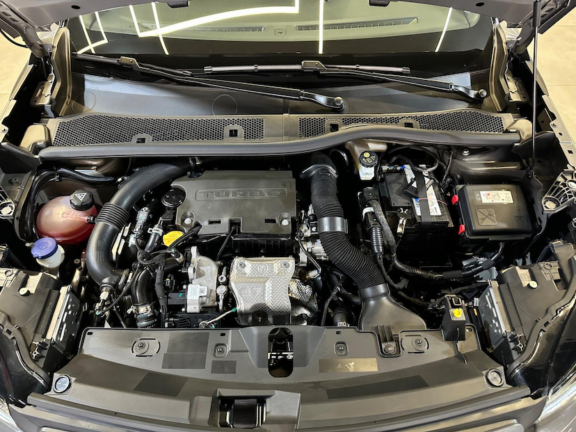 Foto do veículo PEUGEOT 2008  GT T200 2025 5.944 KM 149.900,00