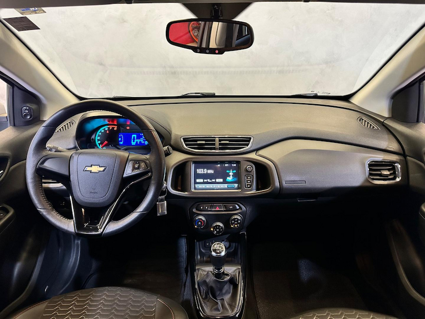 Foto do veículo CHEVROLET ONIX  1. 4MT LTZ 2018 41.000 KM 63.900,00