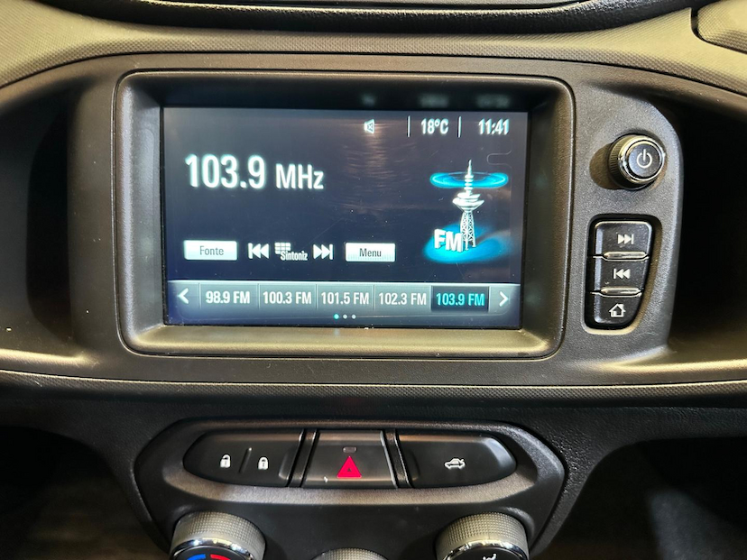 Foto do veículo CHEVROLET ONIX  1. 4MT LTZ 2018 41.000 KM 63.900,00