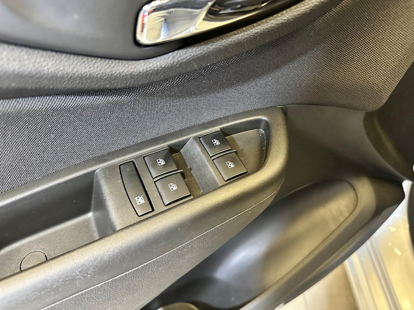 Foto do veículo CHEVROLET ONIX  1. 4MT LTZ 2018 41.000 KM 63.900,00
