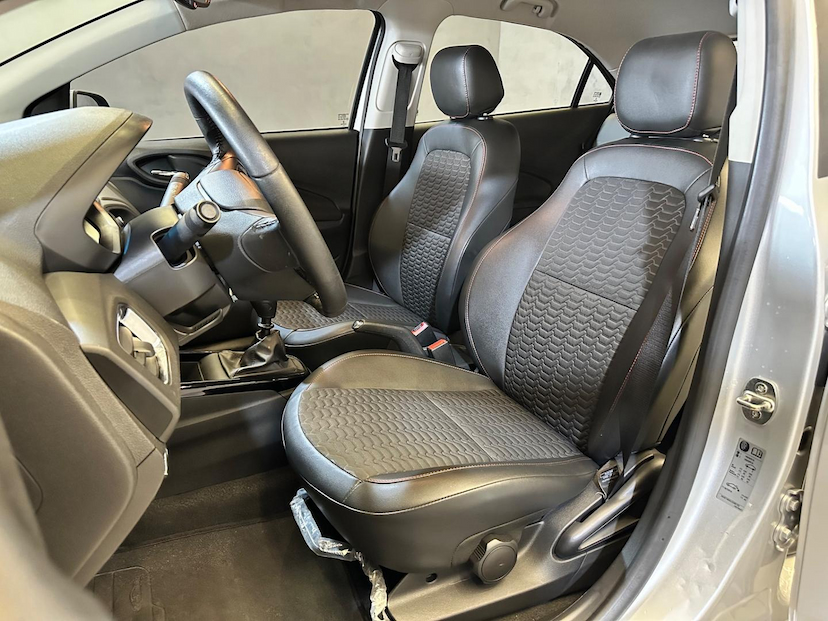 Foto do veículo CHEVROLET ONIX  1. 4MT LTZ 2018 41.000 KM 63.900,00