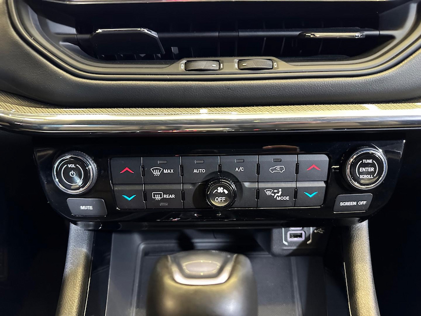 Foto do veículo JEEP COMPASS  SERIE S TF 2022 9.730 KM 156.900,00