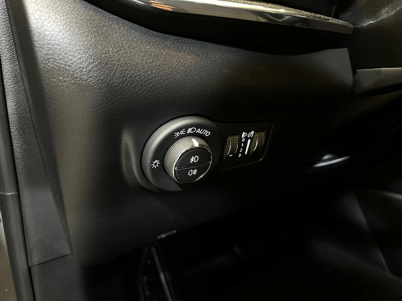 Foto do veículo JEEP COMPASS  SERIE S TF 2022 9.730 KM 156.900,00