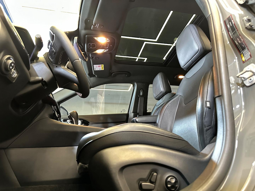 Foto do veículo JEEP COMPASS  SERIE S TF 2022 9.730 KM 156.900,00
