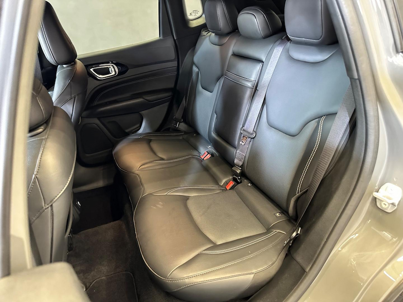 Foto do veículo JEEP COMPASS  SERIE S TF 2022 9.730 KM 156.900,00