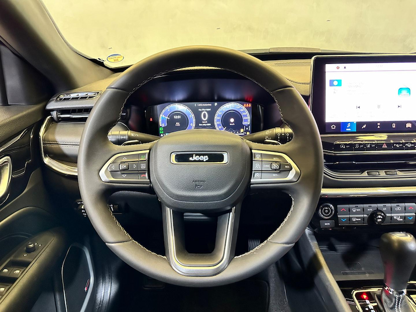 Foto do veículo JEEP COMPASS  SERIE S TF 2022 9.730 KM 156.900,00