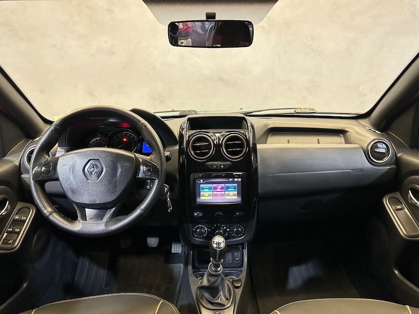Foto do veículo RENAULT DUSTER  20 D 4X2 2016 89.071 KM 62.900,00