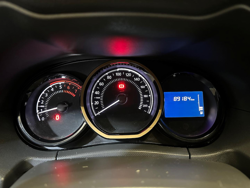 Foto do veículo RENAULT DUSTER  20 D 4X2 2016 89.071 KM 62.900,00