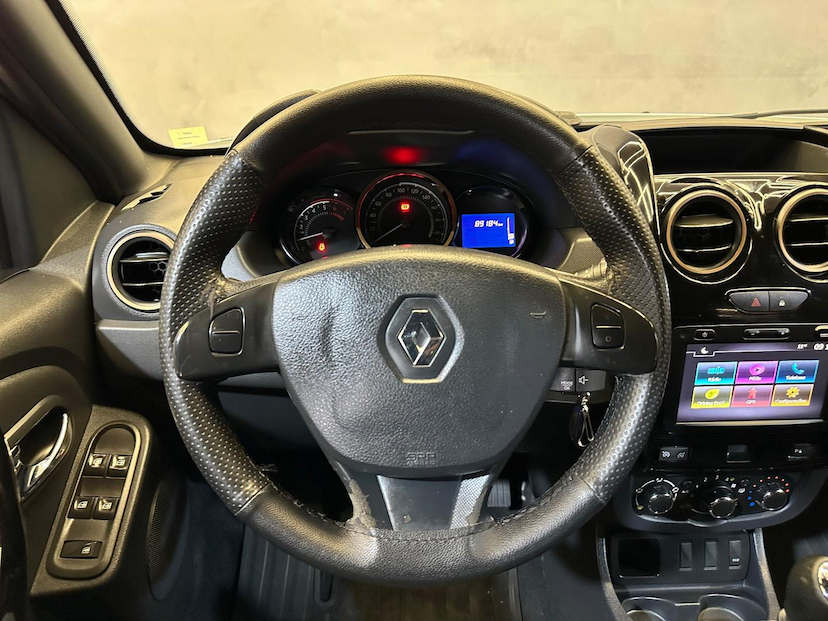 Foto do veículo RENAULT DUSTER  20 D 4X2 2016 89.071 KM 62.900,00