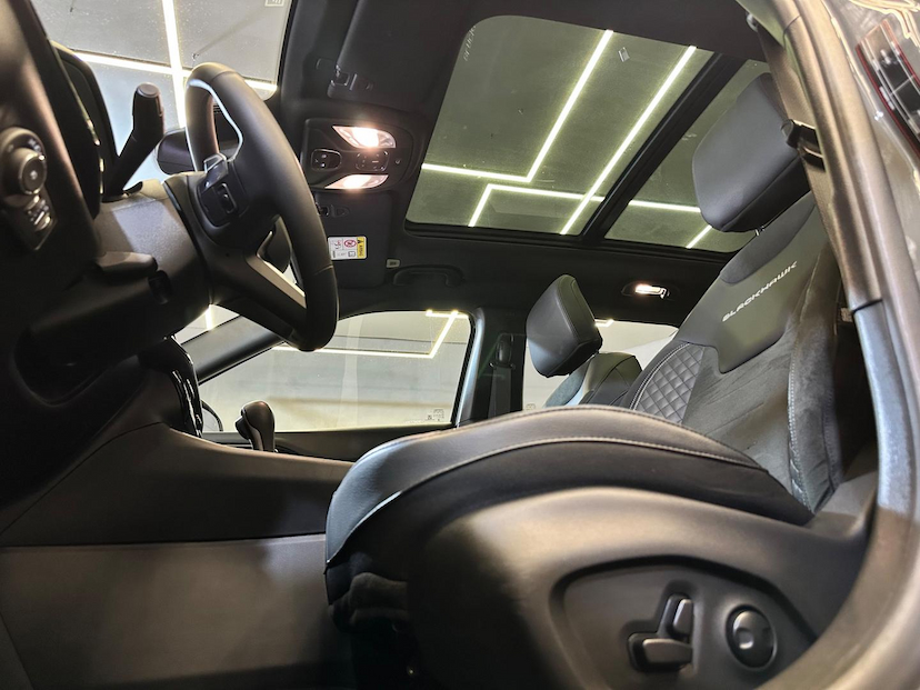 Foto do veículo JEEP COMPASS  BLACKHAWK 2025 6.645 KM 236.900,00