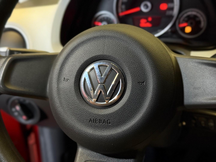 Foto do veículo VOLKSWAGEN UP  MOVE MB 2016 108.376 KM 52.900,00