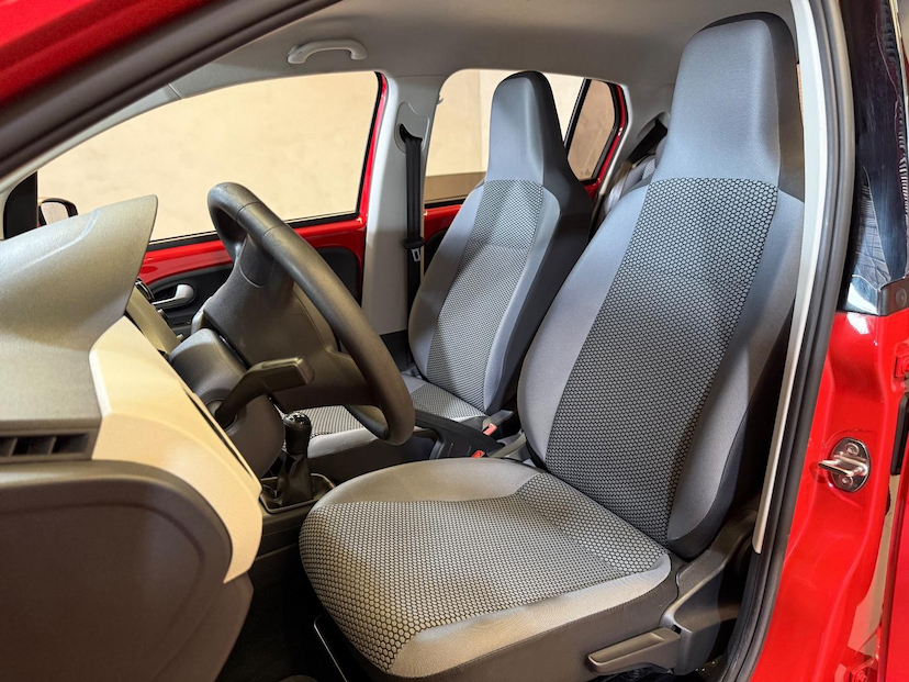 Foto do veículo VOLKSWAGEN UP  MOVE MB 2016 108.376 KM 52.900,00