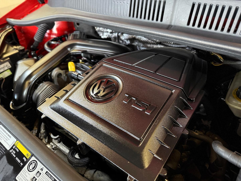 Foto do veículo VOLKSWAGEN UP  MOVE MB 2016 108.376 KM 52.900,00