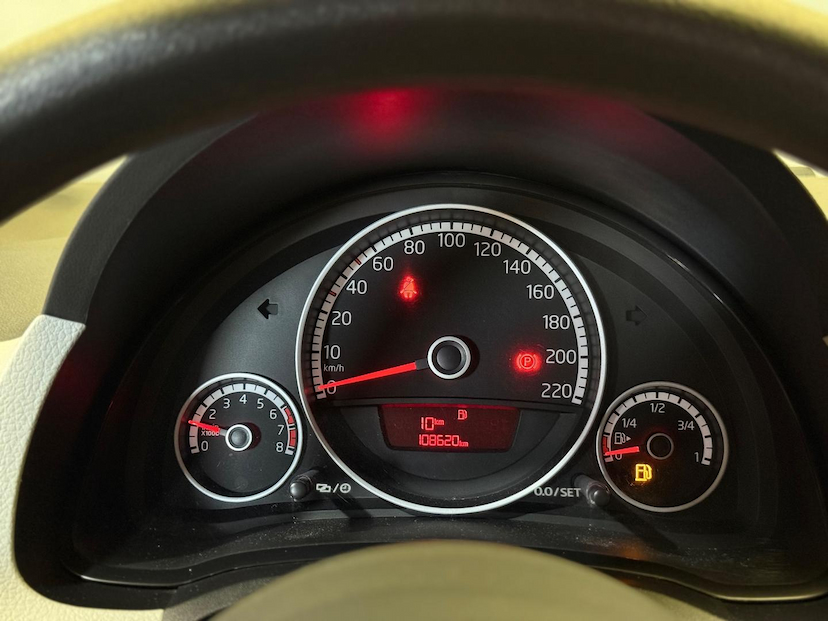 Foto do veículo VOLKSWAGEN UP  MOVE MB 2016 108.376 KM 52.900,00
