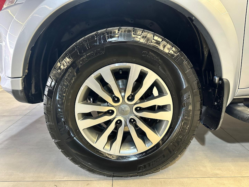 Foto do veículo MITSUBISHI PAJERO DAKAR  4X4 AUT 3.5 7 LUGARES FLEX 2015 106.062 KM 114.900,00