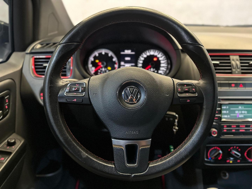 Foto do veículo VOLKSWAGEN FOX  ROCK IN RIO 2014 92.265 KM 46.900,00
