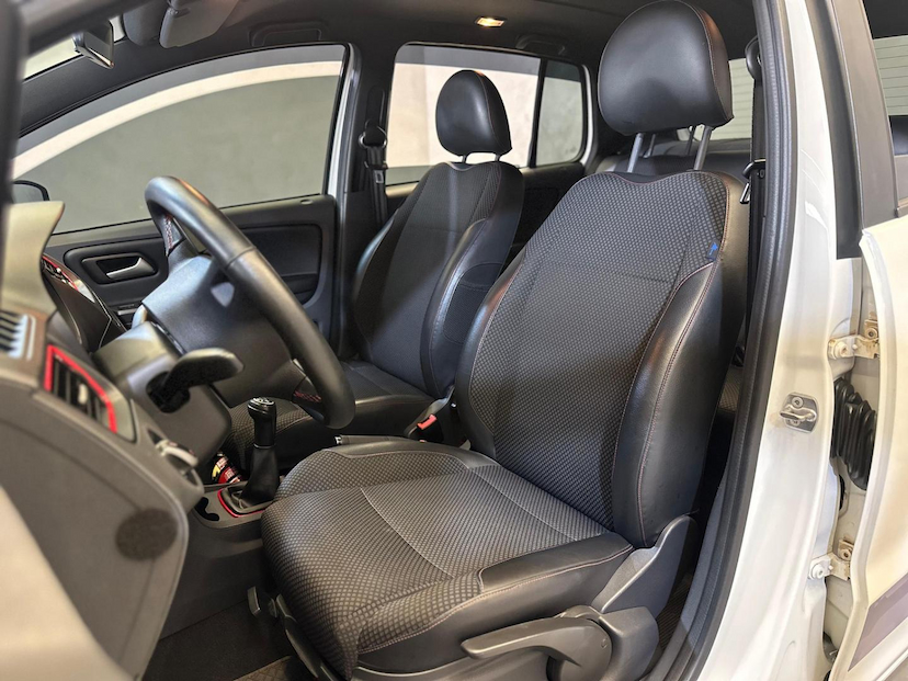 Foto do veículo VOLKSWAGEN FOX  ROCK IN RIO 2014 92.265 KM 46.900,00