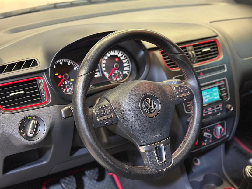 Foto do veículo VOLKSWAGEN FOX  ROCK IN RIO 2014 92.265 KM 46.900,00