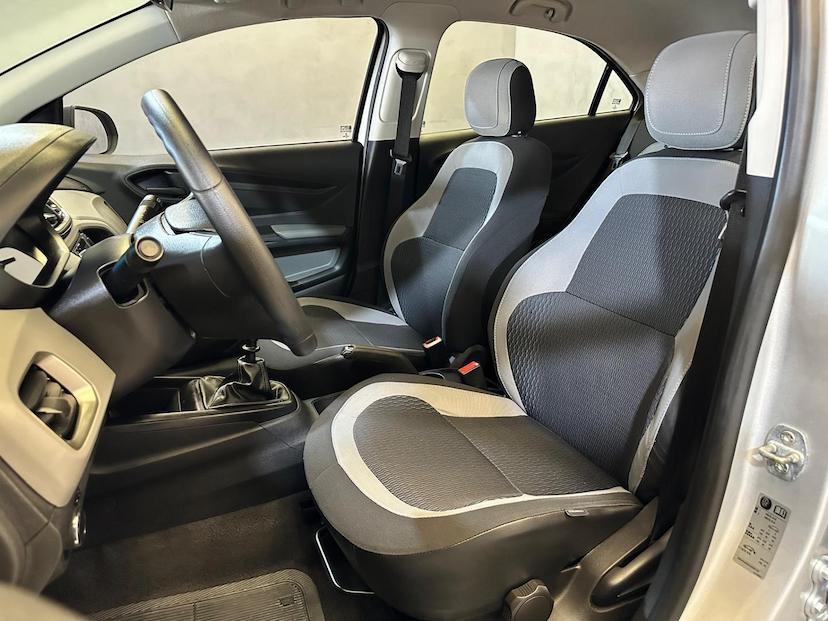 Foto do veículo CHEVROLET ONIX  1.0MT LT 2016 106.000 KM 44.900,00