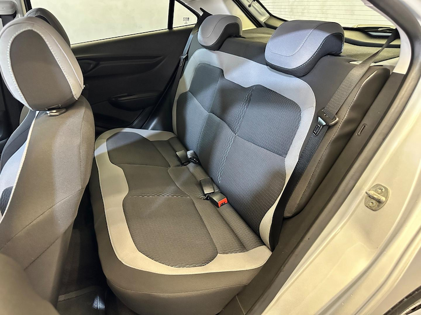 Foto do veículo CHEVROLET ONIX  1.0MT LT 2016 106.000 KM 44.900,00